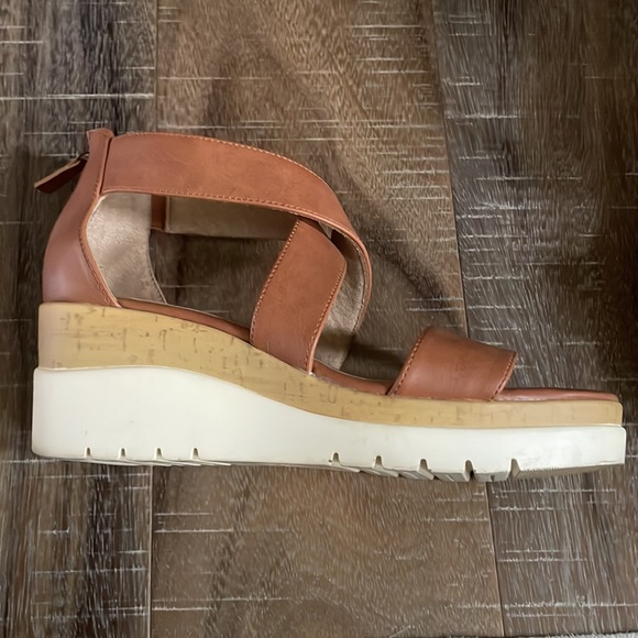 Comfortable women’s wedge sandals size 7.5 - Picture 3 of 5